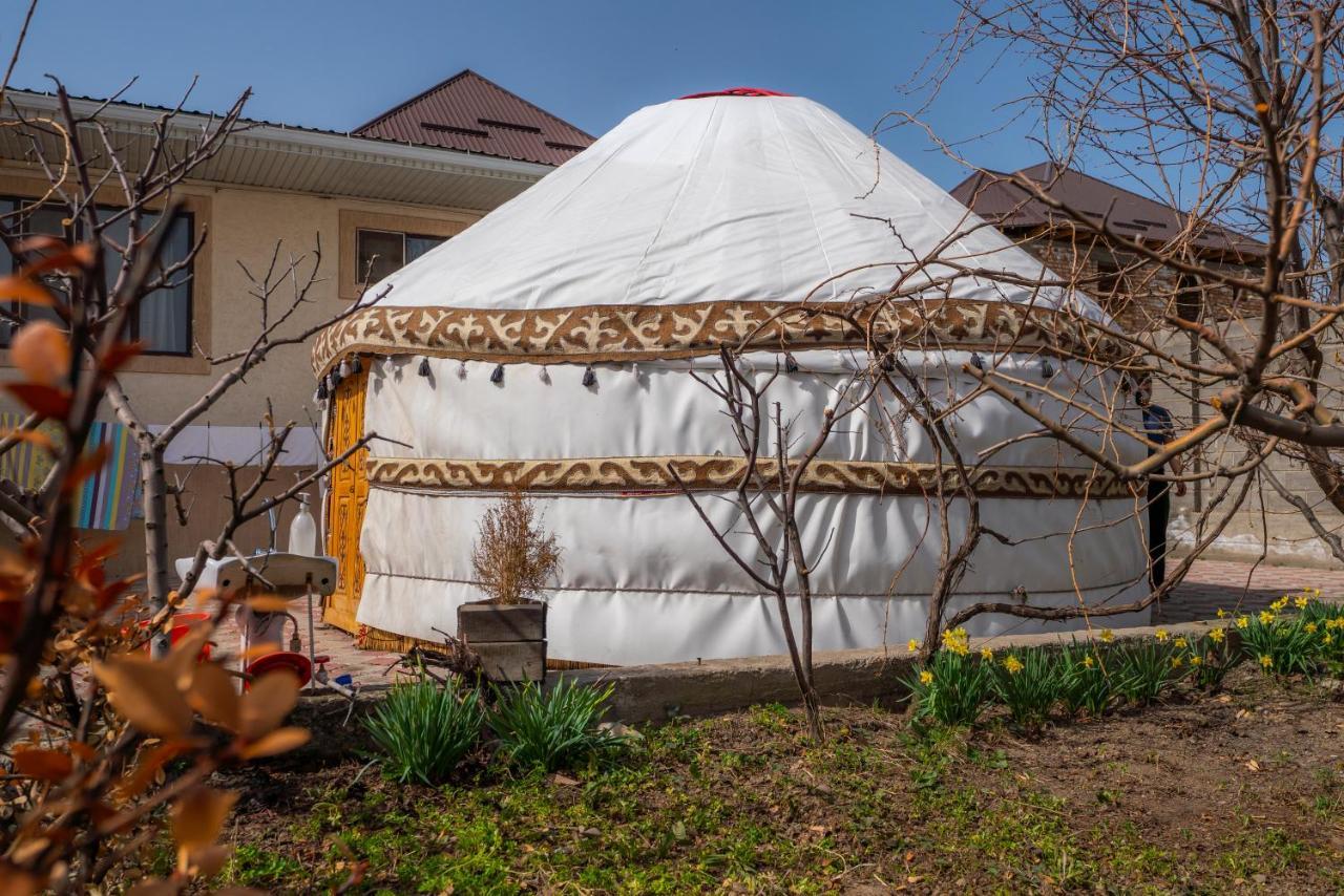 Guest House Etnodom Jalal-Abad Екстериор снимка